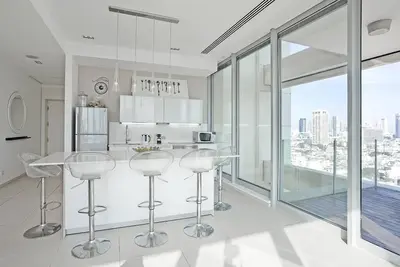 Image de Luxury 2br in Frishman Tower Safe Room