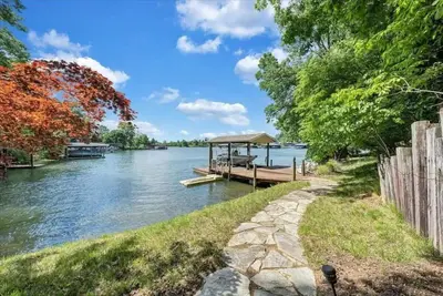 Image de Spacious Waterfront House for the Perfect Getaway