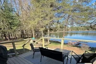 Image de Tranquil 2 Bedroom Getaway on Private Lake
