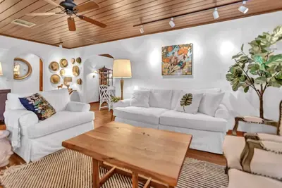 Image de Chateau Mango, historic cottage with a pool!