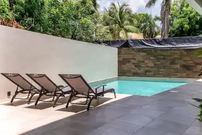 Image de Shared pool, Bbq and centrally located to everything!