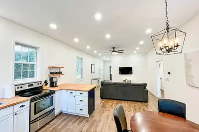 Image de Pet Friendly - Private Home - Fenced Yard
