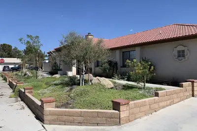 Image de Large Beautiful Home Centrally located