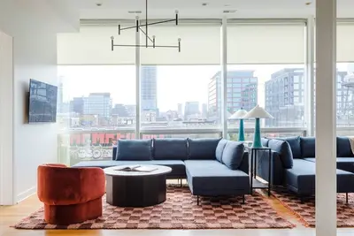 Image de Luxury Fulton Market Penthouse Amazing City Views