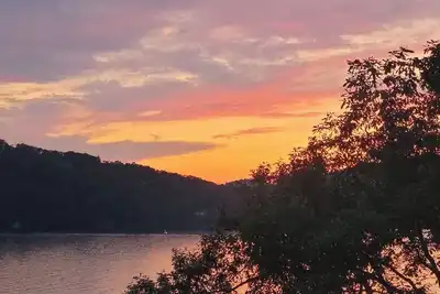 Image de Beautiful Renovated Direct Waterfront Candlewood Lake Home~Views~Weekly Discount