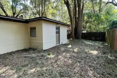 Lovely 3 bed/2 bath home just a mile to Uf stadium