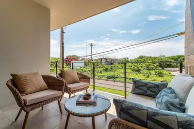 Image de Minutes to the beach & amenities!