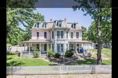 Image de Victorian Style Mansion- Family oriented and perfect escape.