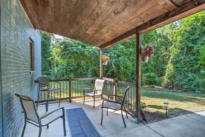 Image de Modern Central Apartment w/ Bbq Patio & Yard!
