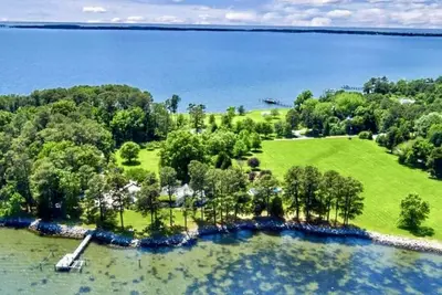 Image de Breathtaking Waterfront Estate