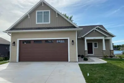 Image de Cozy house on the Wolf River with beautiful views.