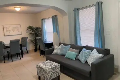 Charming 2/1: gated parking & 6 min to Wynwood