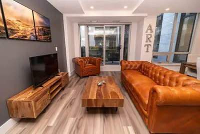 Image de Elegant 2br Apt with Gym, Steps from Citadel Hill
