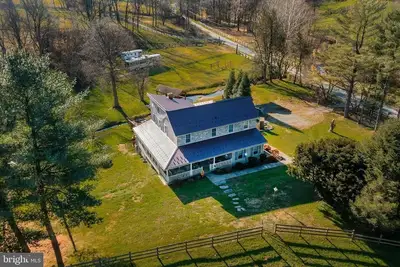 Image de Family Friendly Home w/ Large 1 Acre Backyard & Decks