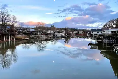 Image de Fishing bungalow on the water w/private dock.