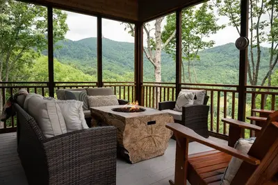 Image de Breathtaking Views-Games-Cinema-Spa | Cardinal Ridge