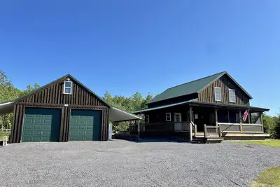 Image de Salmon River Waterfront Lodge w/ Soothing Hot Tub