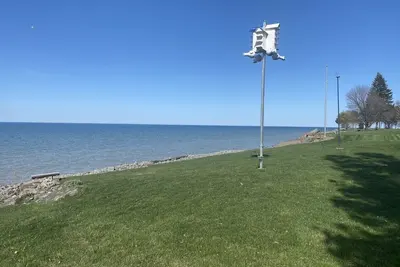 Image de On the shore of beautiful Lake Ontario