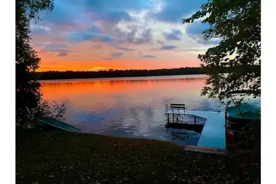Image de Private Lakefront Cabin on North Turtle Lake.
