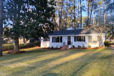 Image de Badges Available. See Augusta National from the Front Yard.