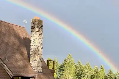 Image de Charming A Frame on Wooded Hillside 5 min to Eugene