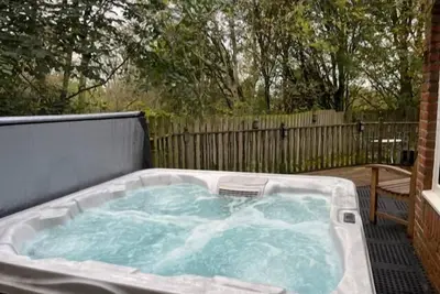 Image de BlaydonBurn - Sleeps 4, 5 - Parking - HotTub - Yard