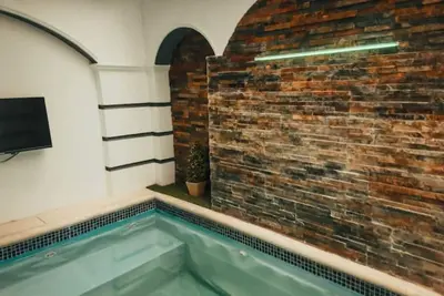 Image de Luxurious house with jacuzzi & Bbq, close to everything!