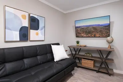 Image de The Flats Modern Apt 7, 3 blocks from Wtamu