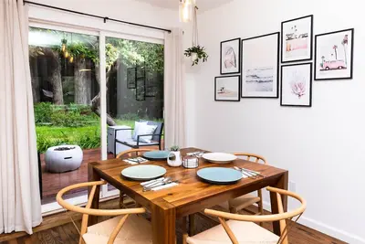 Image de Forest oasis 3 min from beach + Hot Tub + Fire Pit