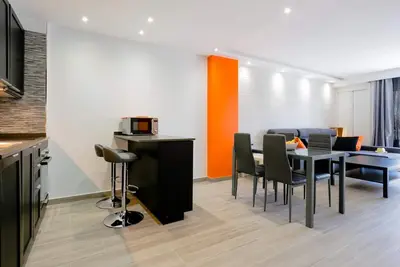 Image de Conypra Moderne et rénové avec terrasse