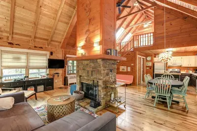 Image de Respite at Big Canoe - Wood-burning fireplace, bright interiors, Wifi