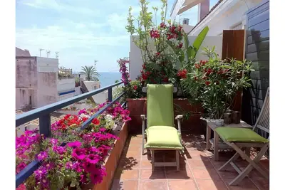 Image de Superbe duplex 3 terrasses plein centre-ville à 50m de la mer