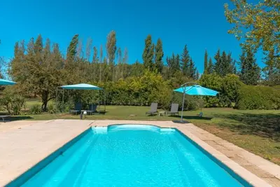 Image de Domaine plan des Devens : Gîte 4* 36m2 Roussillon pour 2p avec piscine partagée