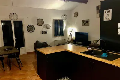 Image de Domaine plan des Devens : Gîte 4* de type T3 Roussillon avec piscine partagée