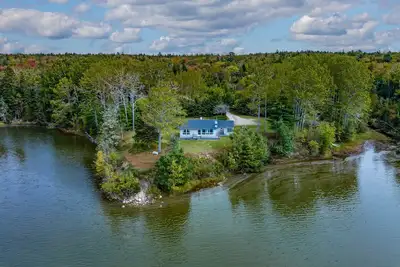 Image de Waterfront Views! !