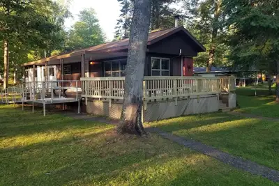 Image de Cozy family cottage w/ fireplace, near lake and national forest.