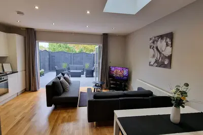 Image de New! Glorious 2 Bedroom Apartment with private garden