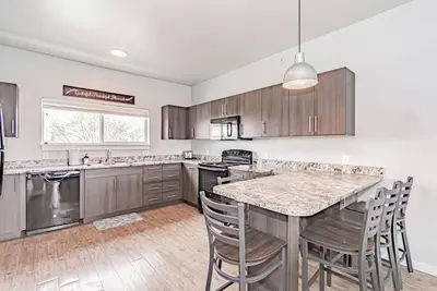 Image de Family Base Near Waterpark, Zoo, and Yellowstone