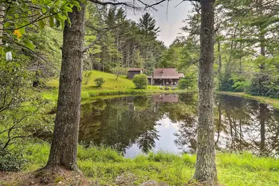 Image de Rustic Cabin w/ Patio & Pond on Blue Ridge Parkway