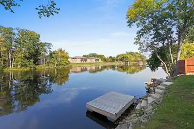 Image de Lazy River Villa - Hottub! Fenced Yard! Sleeps 13!