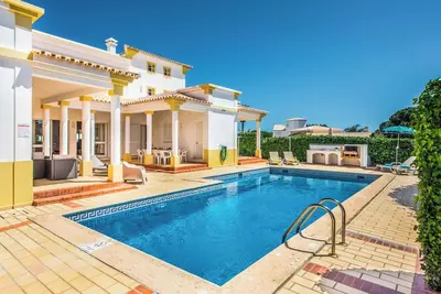 Image de Villa Candeias - Sept Chambres Villa, Couchages 14