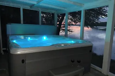Image de ✨ New ✨Waterfront Hot Tub ♨🛁 Fire Pit 🔥Near Acadia