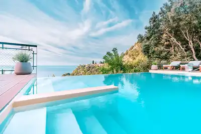 Image de Luxurious country residence with infinity pool on the Amalfi Coast