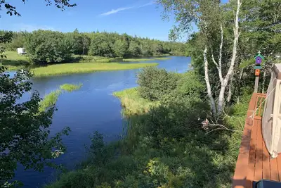 Image de Very cozy quiet and rustic space on a lake.