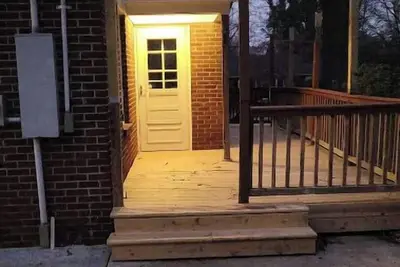 Image de Great location! Trendy-Laid-back home w/parking