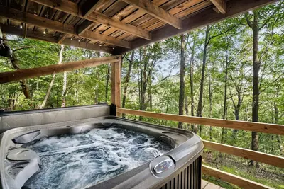 Image de Secluded Cabin: Hot Tub, Huge Deck, Fire Pit, WiFi