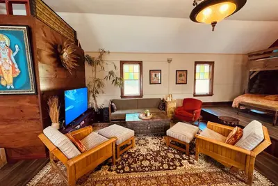 Image de Your Own Oasis In Downtown Elora!