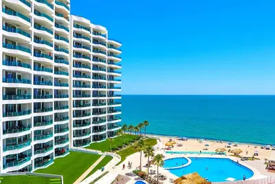 Image de Crystal Blue Ocean Front Condo
