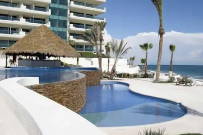 Image de Pure Sand Beach Front and Stunning View Condo