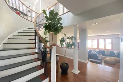 Image de Luxury Home on Private Lake in Plymouth